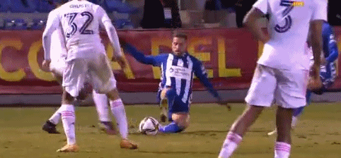 什么是大盲和小盲？德州扑克强制盲注的深层逻辑。（德州扑克大小盲详解：强制盲注的原理与本质）