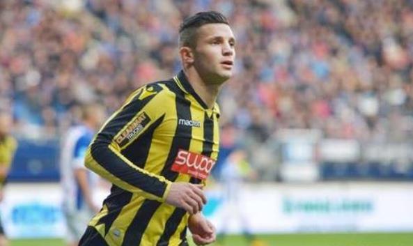 阿森纳在阿斯顿维拉的惊险失利使得争冠形势更加复杂