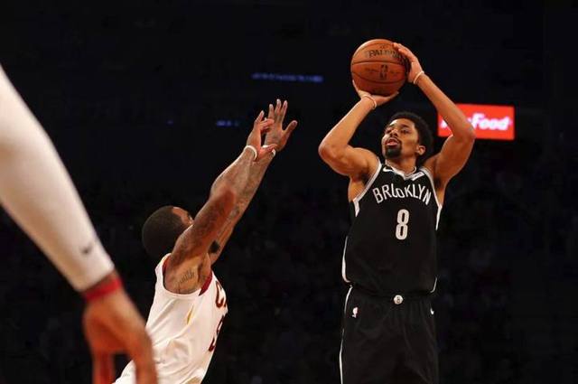 球星用一次大帽点燃全队