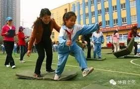 揭秘“合伙设局”：朋友叫你打牌时，可能你已经是那条鱼。（警惕“合伙设局”：朋友邀你打牌时，你或许已成“那条鱼”）